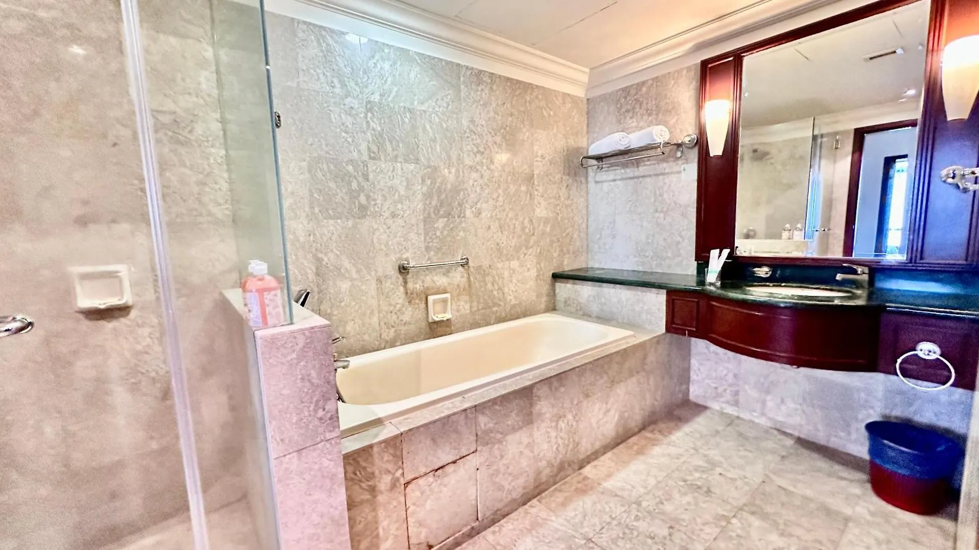 Rj Service Suite At Times Square Kuala Lumpur