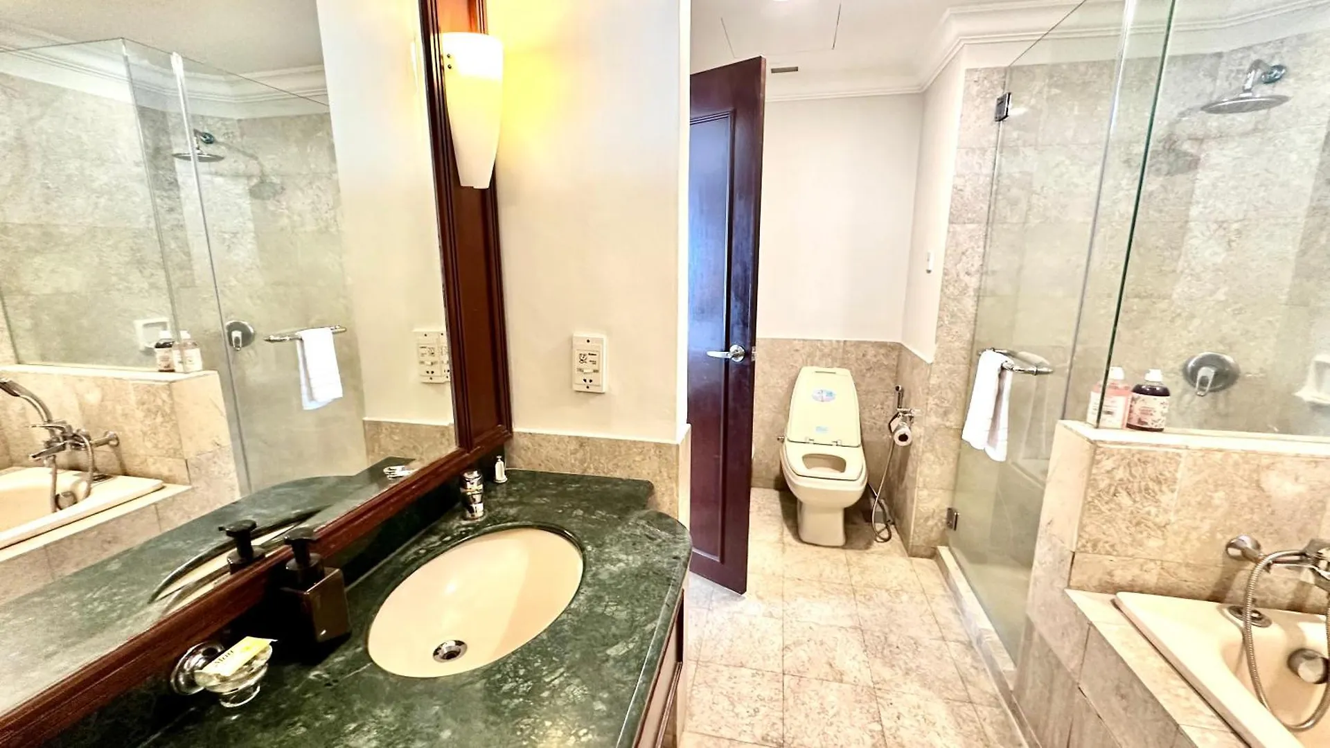 Rj Service Suite At Times Square Kuala Lumpur Malaysia